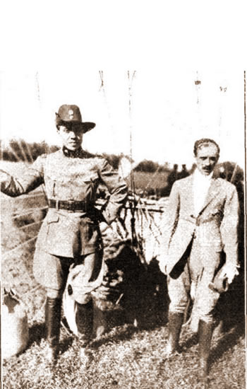 Sr. Eduardo Bradley y el teniente primero Ángel María Zuloaga.